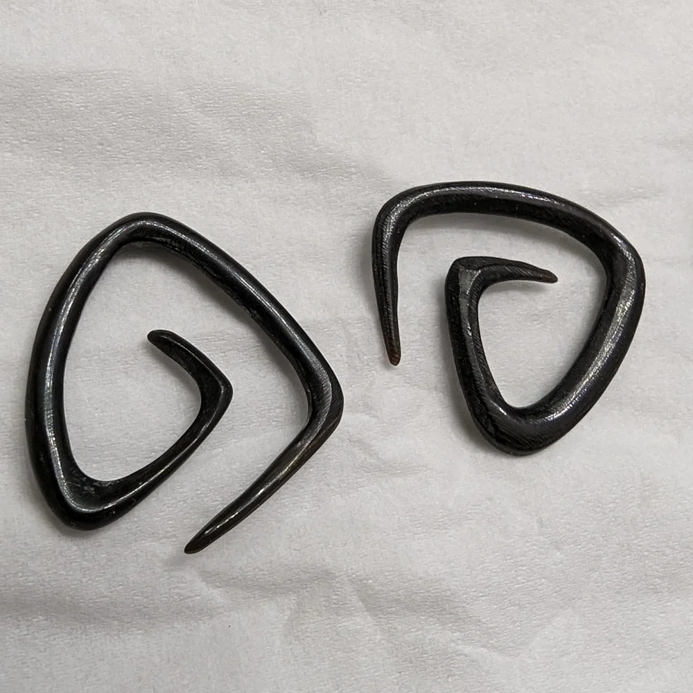 8g 1 pair of hand made Spiral 8(g) gauge earrings. Bone material. Black Color